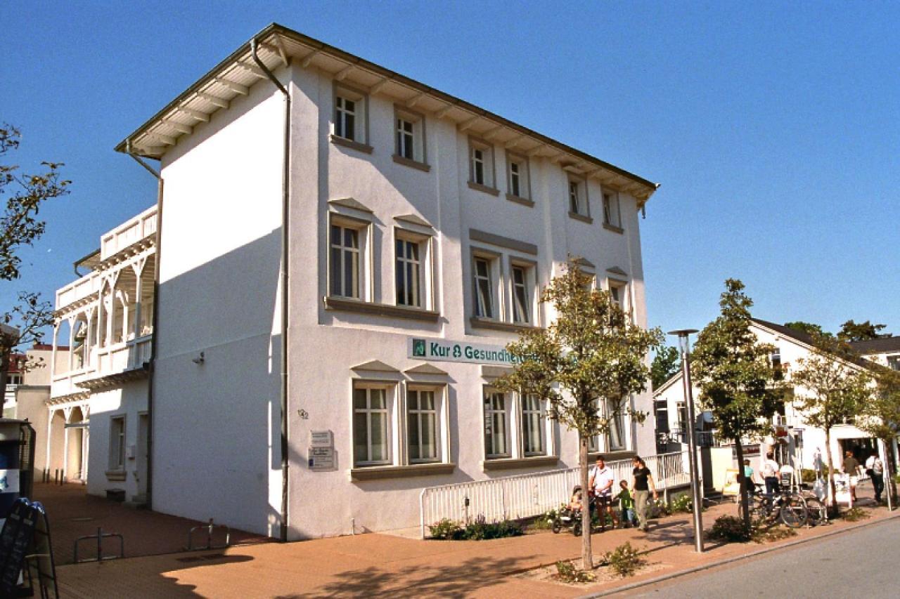 Haus Strandeck: Sellin Beachside Apartment with Ahoi Spa Access Goehren  Exterior photo